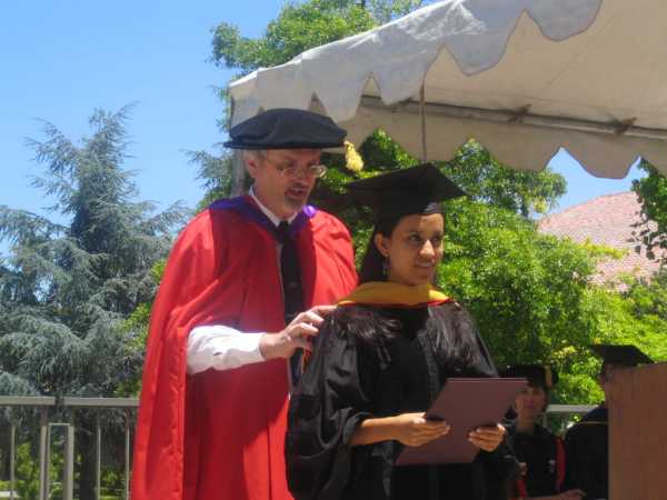 Grad 047.jpg 6/18/2006 5:58:24 PM